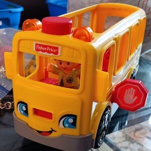 FISHER-PRICE YELLOW SCHOOL BUS AND DRIVER AND KIDS